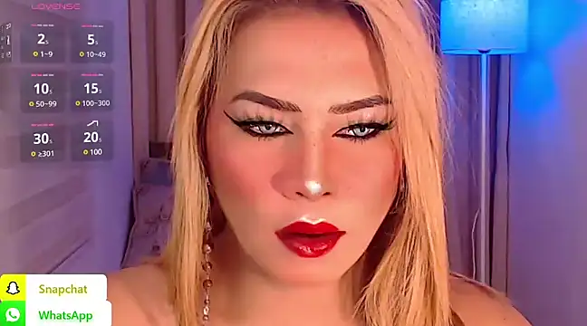 QUEEN GIAMOORE69 online show from January 3, 6:14 pm