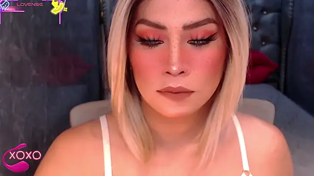 QUEEN GIAMOORE69 online show from September 24, 7:28 pm