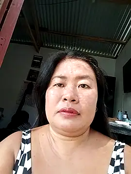 Snapshot of lickmepussy21 chatting on November 19, 12:43 am lickmepussy21 online show from November 19, 12:43 am