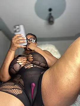 Hyra Ari online show from June 25, 11:20 pm