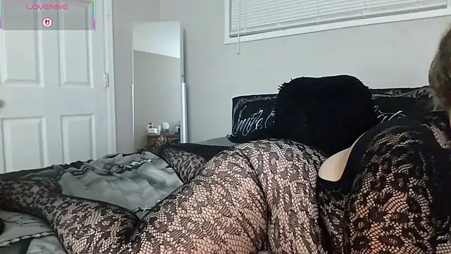 julimonroe online show from November 1, 2:13 am