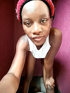 Snapshot of Petite_li chatting on November 18, 7:35 am Petite li online show from November 18, 7:35 am