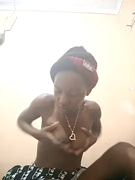 Snapshot of Petite_li chatting on November 21, 4:27 pm Petite li online show from November 21, 4:27 pm