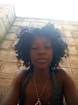 Snapshot of Petite_li chatting on November 28, 6:05 am Petite li online show from November 28, 6:05 am