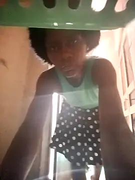 Snapshot of Petite_li chatting on December 4, 11:19 am Petite li online show from December 4, 11:19 am