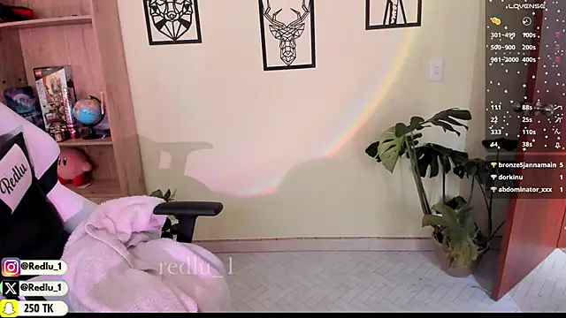 Redlu 1 online show from February 14, 2:44 pm