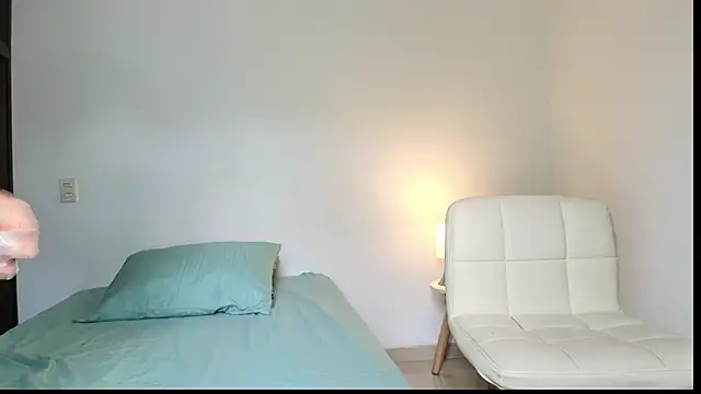 Snapshot of carminaurmommy chatting on December 17, 7:04 pm carminaurmommy online show from December 17, 7:04 pm