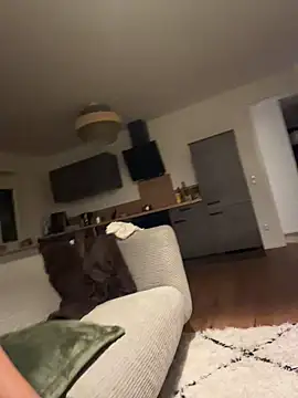 Snapshot of carminaurmommy chatting on December 4, 12:31 am carminaurmommy online show from December 4, 12:31 am