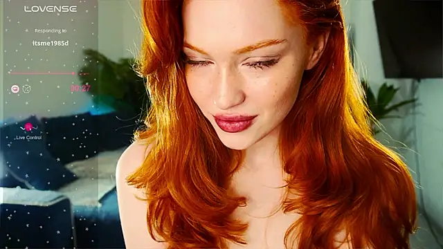 Snapshot of Born_to_Loveee chatting on February 16, 1:02 am Born to Loveee online show from February 16, 1:02 am