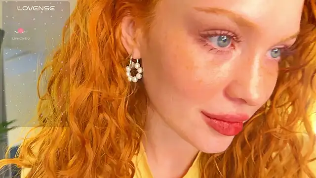 Snapshot of Born_to_Loveee chatting on March 4, 10:10 am Born to Loveee online show from March 4, 10:10 am