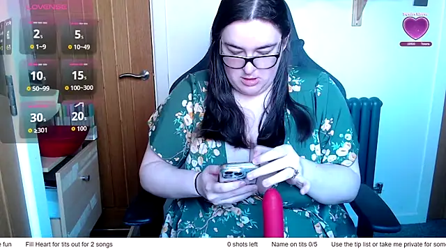 Snapshot of Rebecca_Summer chatting on March 21, 7:46 am Rebecca Summer online show from March 21, 7:46 am