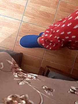 feet toes online show from November 26, 7:31 am