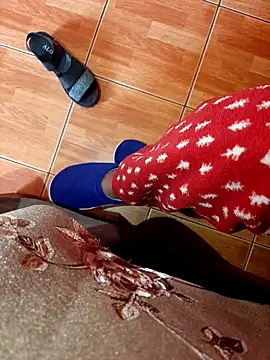 feet toes online show from December 15, 6:17 am