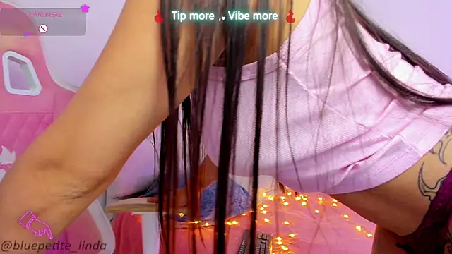 Snapshot of Blue_Petite chatting on March 5, 6:37 pm Blue Petite online show from March 5, 6:37 pm