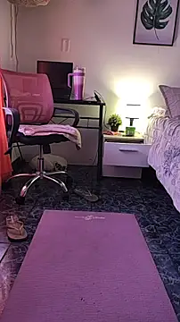 Snapshot of HunnyyLove chatting on February 9, 2:54 pm HunnyyLove online show from February 9, 2:54 pm