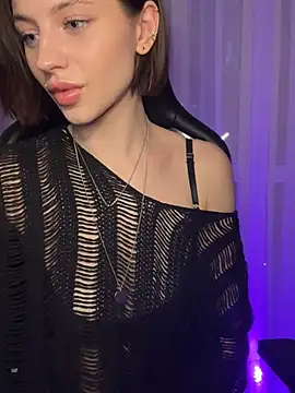 Camilla Railian online show from December 7, 8:05 pm