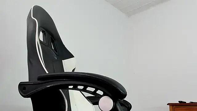 YeremiBrowm online show from February 25, 8:30 pm