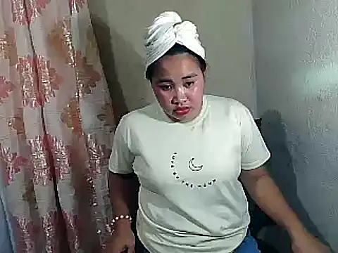 Snapshot of PinayGirl23 chatting on December 2, 1:03 am PinayGirl23 online show from December 2, 1:03 am