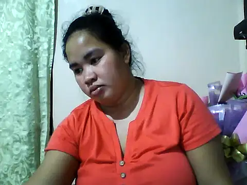 Snapshot of PinayGirl23 chatting on December 18, 7:53 pm PinayGirl23 online show from December 18, 7:53 pm