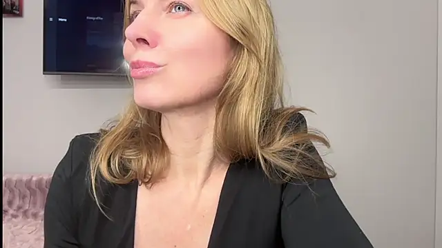 Snapshot of RachellAmazing chatting on February 4, 7:44 pm RachellAmazing online show from February 4, 7:44 pm