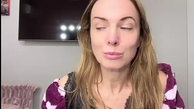 Snapshot of RachellAmazing chatting on February 5, 9:40 pm RachellAmazing online show from February 5, 9:40 pm