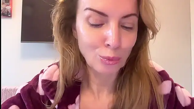 Snapshot of RachellAmazing chatting on February 6, 9:53 am RachellAmazing online show from February 6, 9:53 am