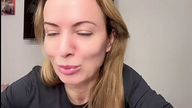 Snapshot of RachellAmazing chatting on February 7, 9:15 pm RachellAmazing online show from February 7, 9:15 pm