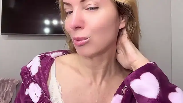 Snapshot of RachellAmazing chatting on February 8, 6:22 am RachellAmazing online show from February 8, 6:22 am