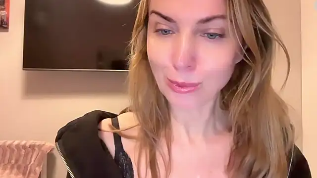 Snapshot of RachellAmazing chatting on February 13, 5:11 pm RachellAmazing online show from February 13, 5:11 pm