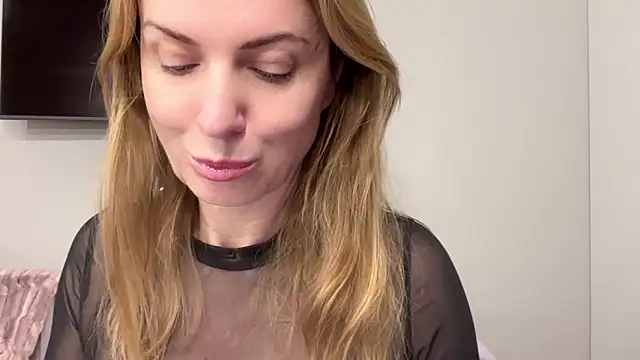 Snapshot of RachellAmazing chatting on February 13, 9:17 pm RachellAmazing online show from February 13, 9:17 pm