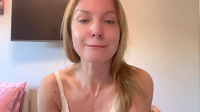 Snapshot of RachellAmazing chatting on March 19, 9:49 am RachellAmazing online show from March 19, 9:49 am