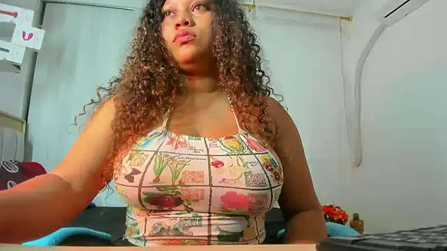 Snapshot of Lunastar02 chatting on September 21, 4:41 pm Lunastar02 online show from September 21, 4:41 pm