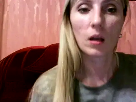 Snapshot of Biddy_Alana chatting on December 7, 7:21 pm Biddy Alana online show from December 7, 7:21 pm