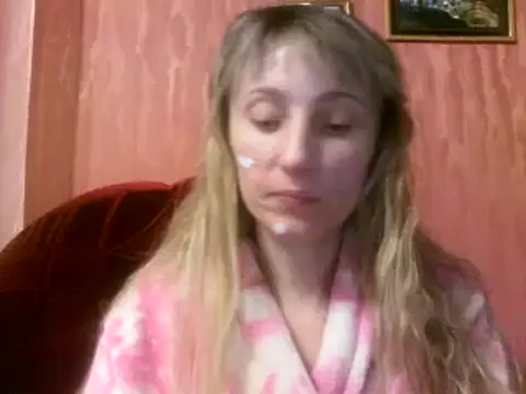 Snapshot of Biddy_Alana chatting on December 10, 1:55 pm Biddy Alana online show from December 10, 1:55 pm