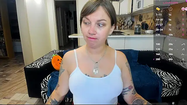 StacyTigerr online show from October 19, 8:20 pm