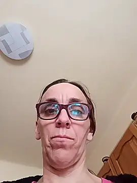 Snapshot of Dettybitch40 chatting on October 20, 8:48 am Dettybitch40 online show from October 20, 8:48 am