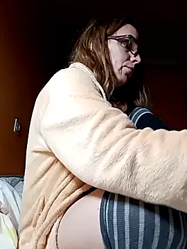 Snapshot of Dettybitch40 chatting on October 29, 6:15 am Dettybitch40 online show from October 29, 6:15 am