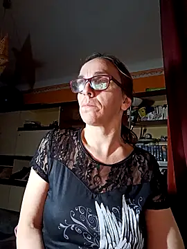 Snapshot of Dettybitch40 chatting on November 4, 5:01 pm Dettybitch40 online show from November 4, 5:01 pm