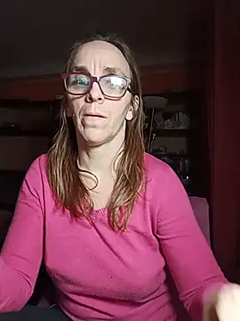 Snapshot of Dettybitch40 chatting on December 3, 3:54 pm Dettybitch40 online show from December 3, 3:54 pm