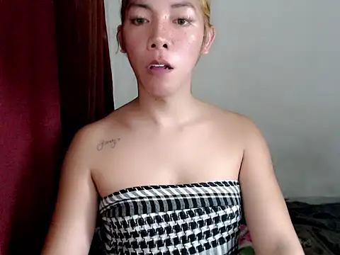 Snapshot of perly_169 chatting on April 26, 10:46 am perly 169 online show from April 26, 10:46 am