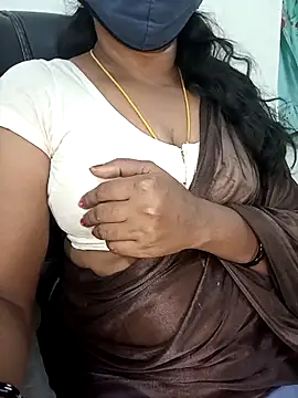 Snapshot of Tamil-hotwife chatting on April 4, 1:59 am Tamil-hotwife online show from April 4, 1:59 am