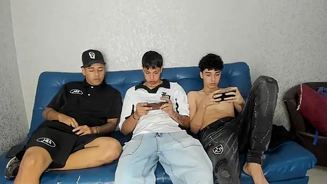 pelusos mens online show from December 12, 4:04 am