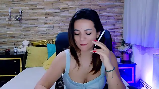 Snapshot of PlayfulElla chatting on February 18, 2:49 pm PlayfulElla online show from February 18, 2:49 pm