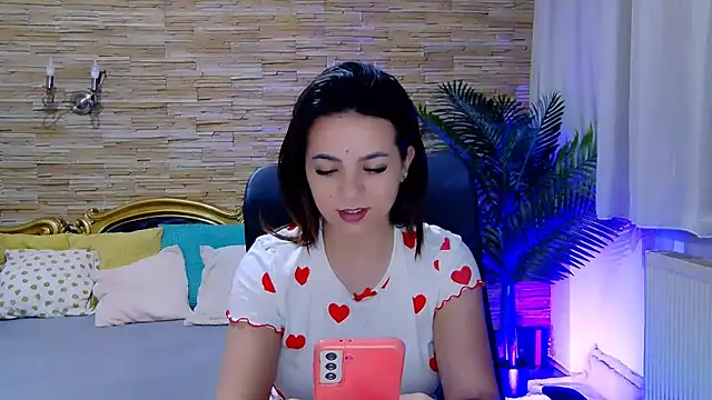 Snapshot of PlayfulElla chatting on February 21, 8:40 am PlayfulElla online show from February 21, 8:40 am