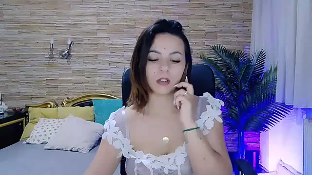 Snapshot of PlayfulElla chatting on February 25, 10:04 am PlayfulElla online show from February 25, 10:04 am