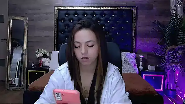 Snapshot of PlayfulElla chatting on October 11, 5:17 am PlayfulElla online show from October 11, 5:17 am