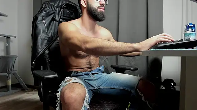 Snapshot of liamaesthetic chatting on February 4, 7:29 am liamaesthetic online show from February 4, 7:29 am