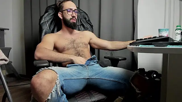 Snapshot of liamaesthetic chatting on February 8, 6:43 am liamaesthetic online show from February 8, 6:43 am