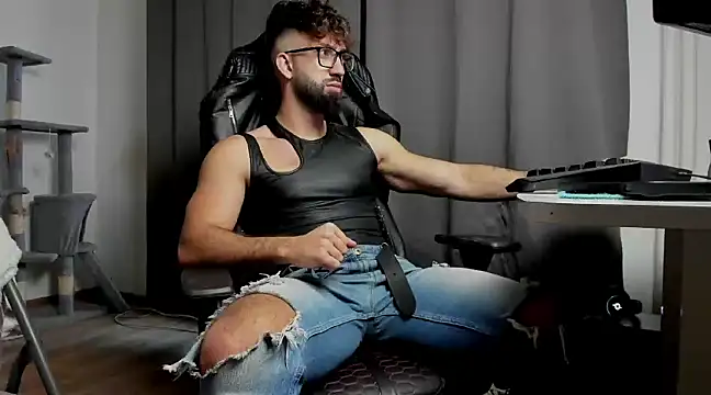 Snapshot of liamaesthetic chatting on March 5, 6:12 am liamaesthetic online show from March 5, 6:12 am