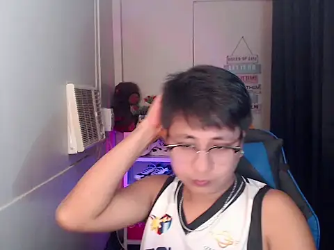 khael moreno online show from November 22, 10:42 pm